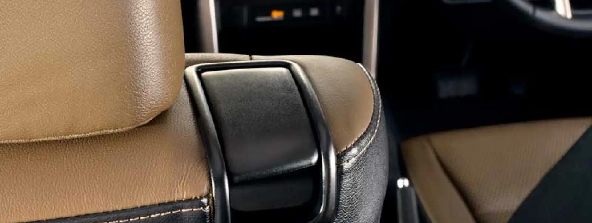 Toyota Innova Crysta Slide Side Passenger Seat Toyota Innova Crysta Slide Side Passenger Seat