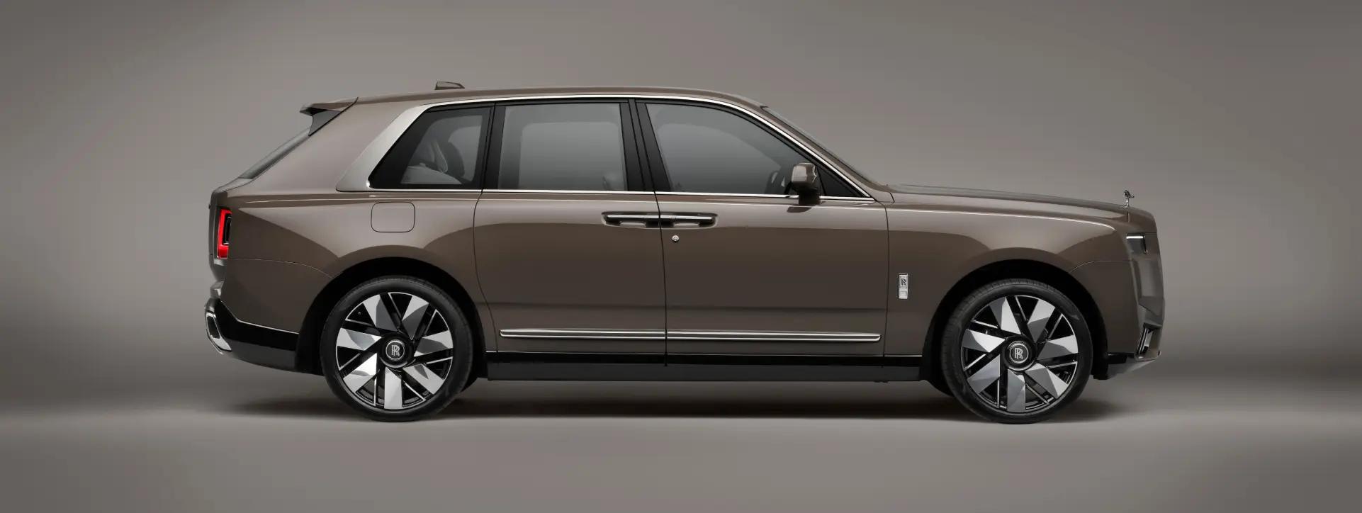 Rolls Royce Cullinan Side View (Right) Rolls Royce Cullinan Side View (Right)