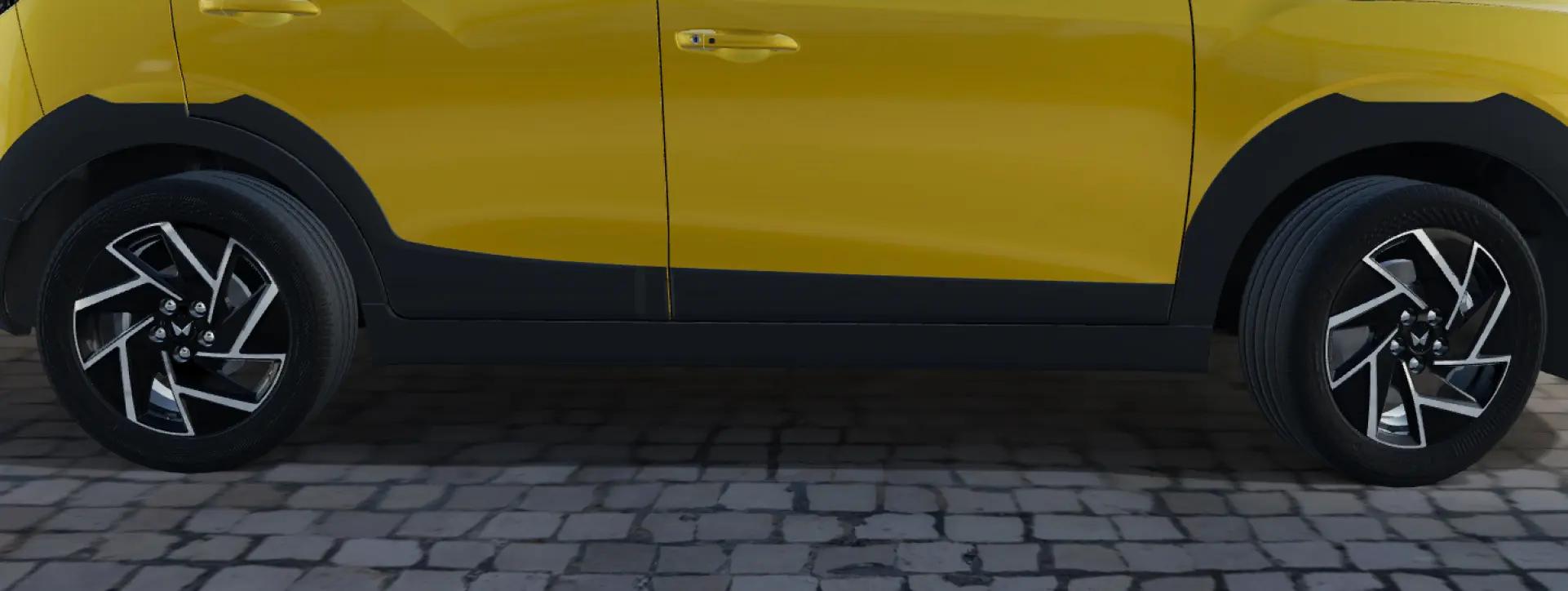 Mahindra XUV 3XO Side Moulding Mahindra XUV 3XO Side Moulding